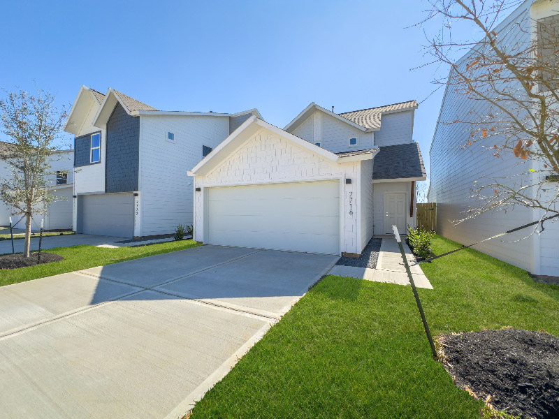 Modern home at Discovery Trails